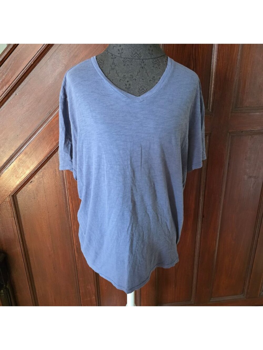 Kenneth Cole Blue V-Neck T-Shirt Size L Casual Lightweight Made In Peru
